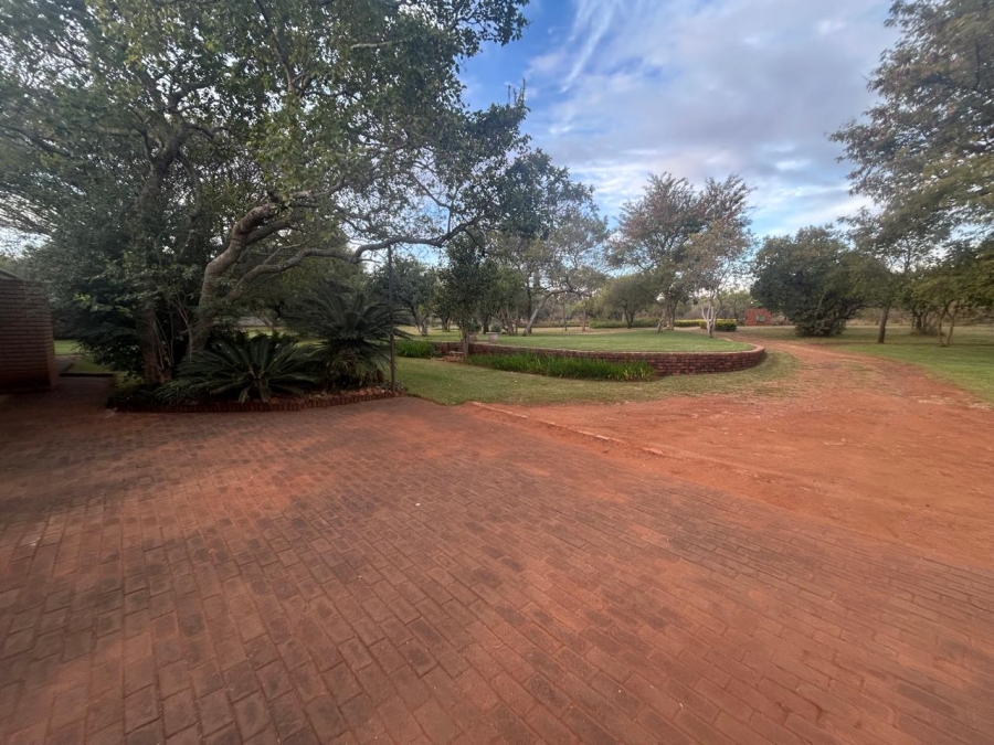 4 Bedroom Property for Sale in Hartbeesfontein AH North West